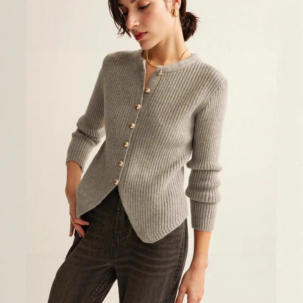 Red yuan collar cardigan sweater with loose fit design for autumn and winter wear