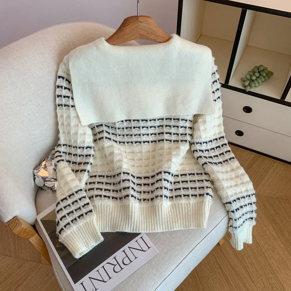 Womens thickened loose slimming sweater with princess sleeves and waves detail in polyester