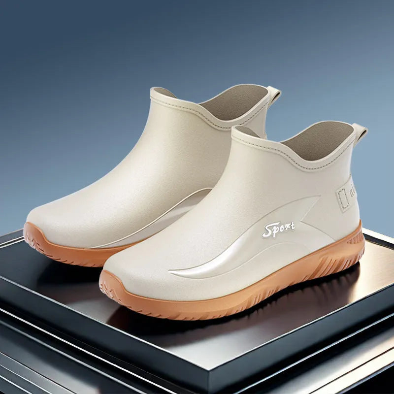 Men's flat heel rubber boots in beige and black colours with non-slip soles