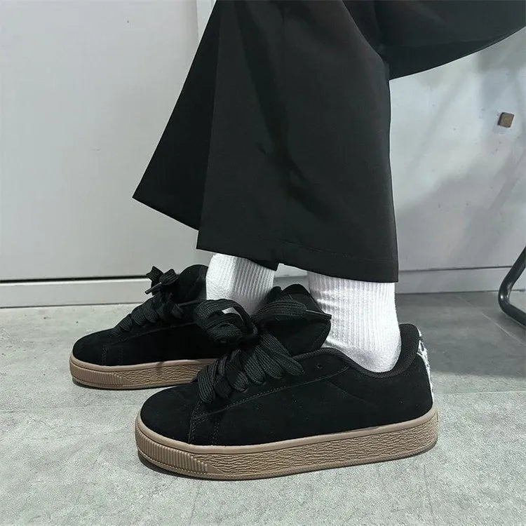 Black retro low-top sneakers with round toe, front lace-up, and waterproof platform sole