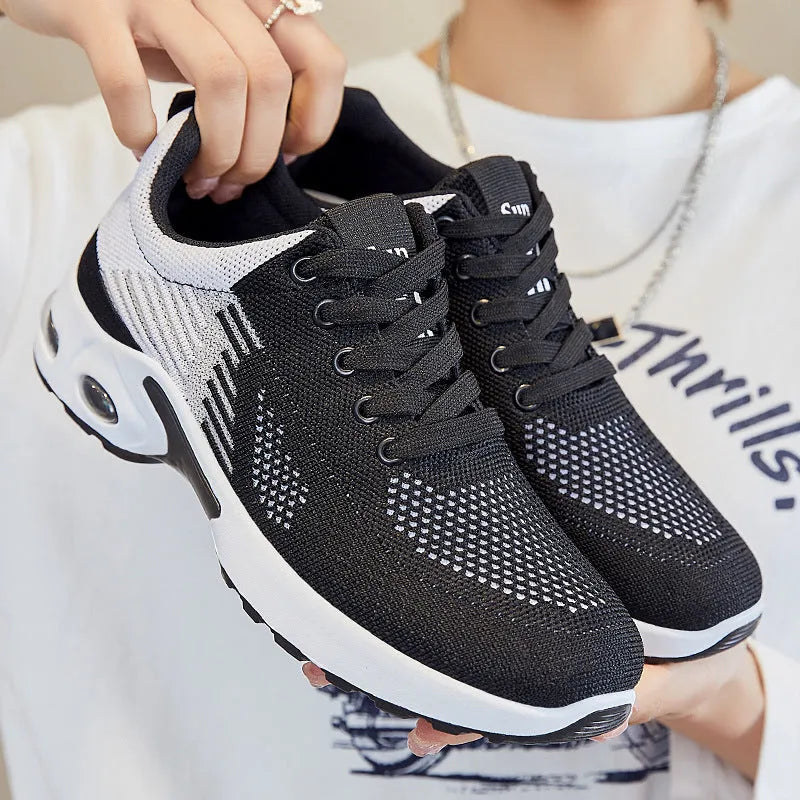Women's casual flyknit trainers in striped pattern with mesh lining and flat PVC sole