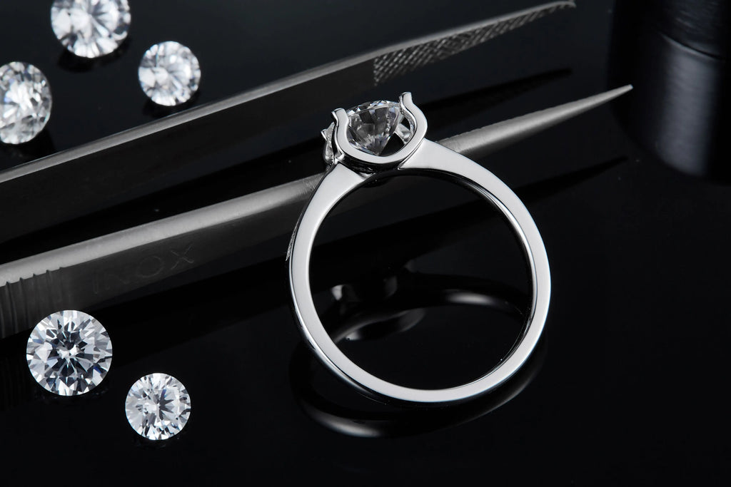 Claw of Light and Shadow wedding ring set with 1-carat moissanite in platinum-plated S925 silver