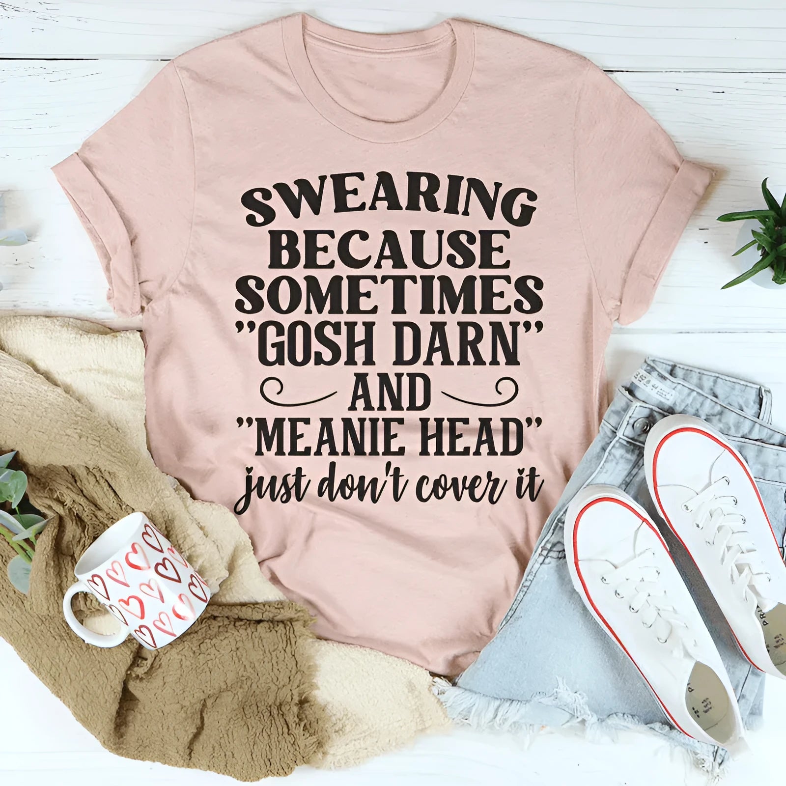Plain pink t-shirt with printed design, straight cut with short sleeves for men and women