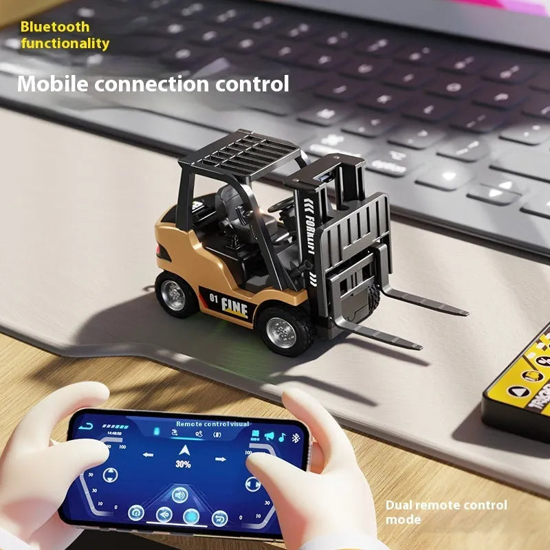1:64 scale die-cast alloy Bluetooth remote-control forklift model with accessories on a table