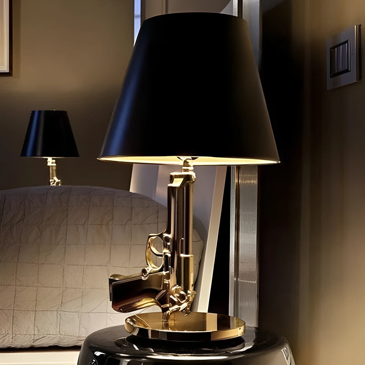Nordic resin desk lamp in plated gold or silver Pistol or M16 design, 235x425mm, 220V US plug