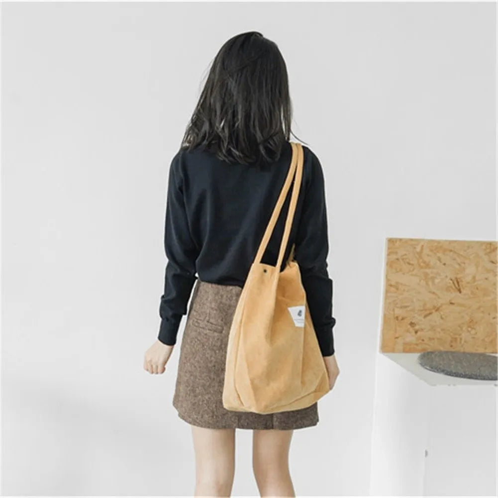 Women's cotton canvas bucket shoulder bag with flower pattern and magnetic buckle