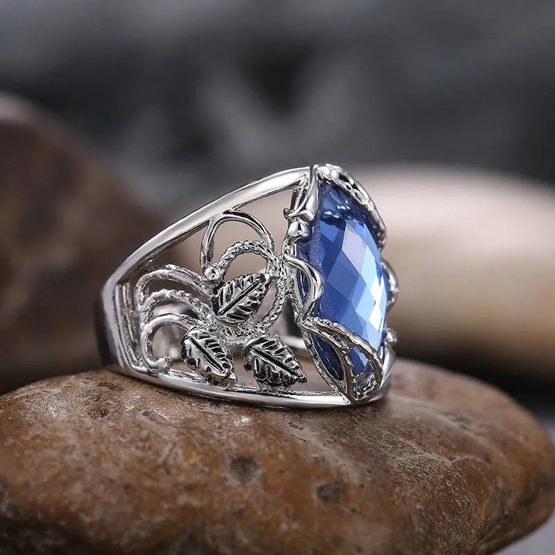 Blue crystal horse eye-shaped geometric alloy ring for women in sizes 6 to 10