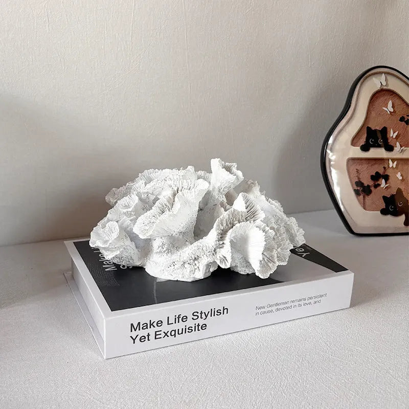 Off-white synthetic resin and plastic coral ornament for modern European-style geometry home decor