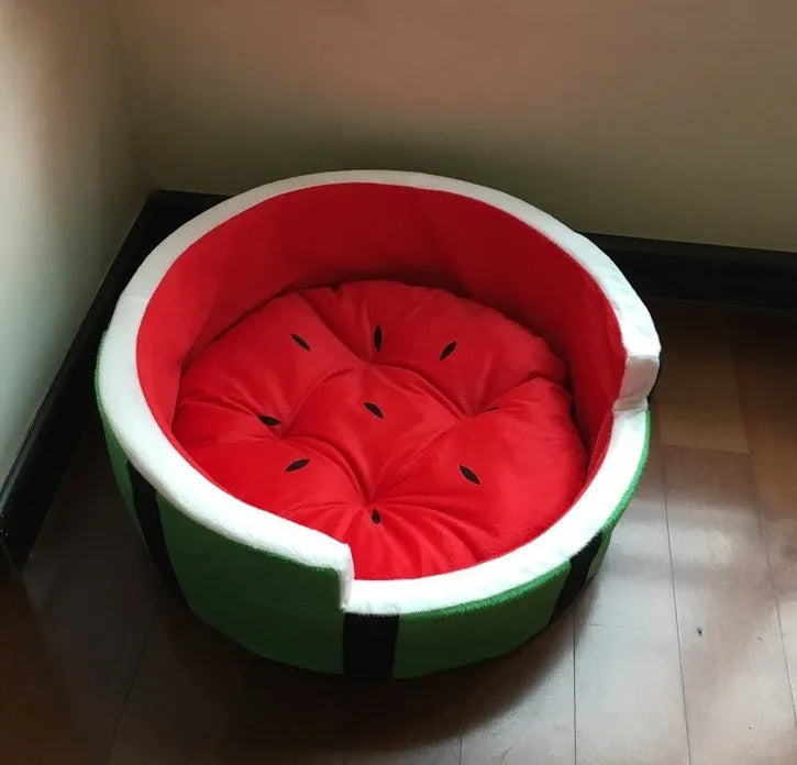 Watermelon bed made of Shu cotton for small pets with watermelon colour, available in three sizes
