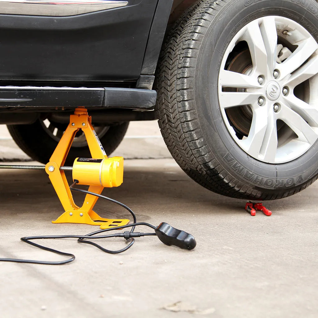 Vehicle-mounted electric hydraulic jack kit with 2 tonne capacity and hydraulic lifting system