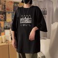 Printed Hong Kong style t-shirt in black or white, loose fit, short five-minute sleeve, sizes M to 3XL.