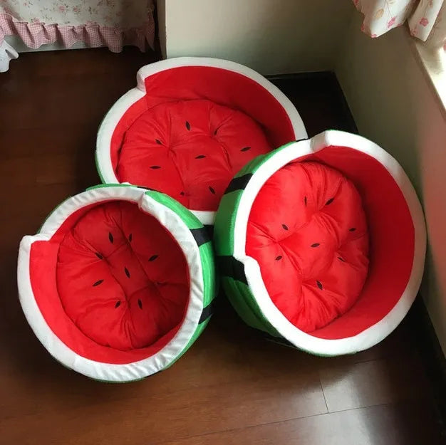 Watermelon bed made of Shu cotton for small pets with watermelon colour, available in three sizes