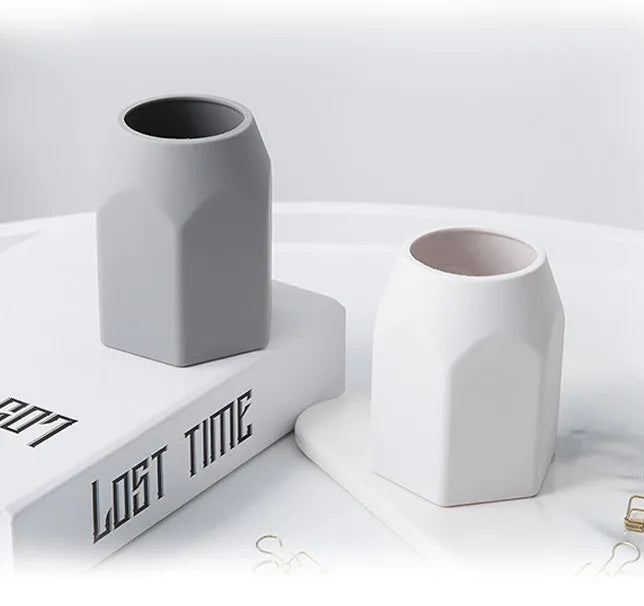 Round silicone pen holder in white or grey, 80x95mm, holding pens on a desk