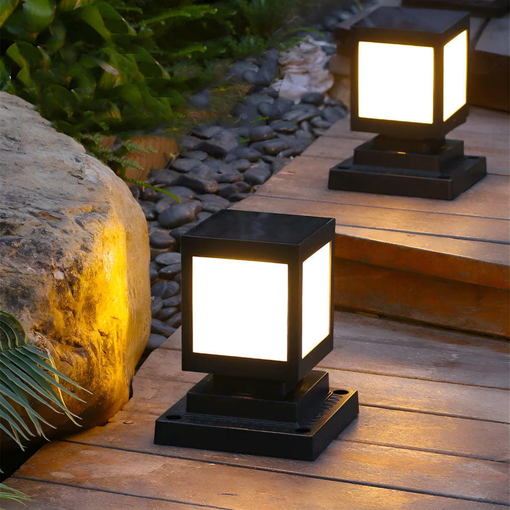 Solar garden lights for outdoor courtyard and lawn decoration with waterproof construction