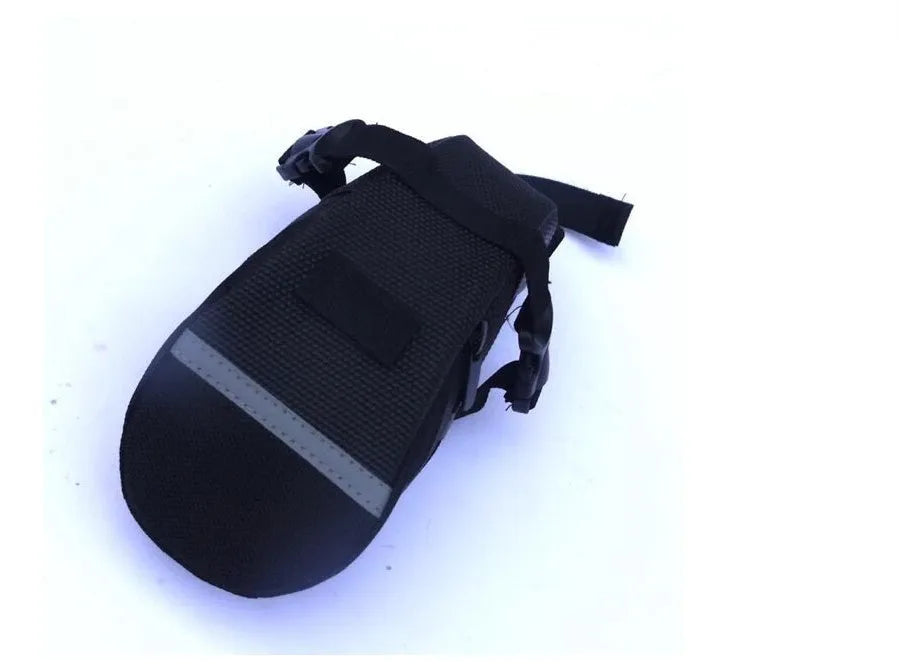 Bicycle saddle bag in black, red or blue, 600D material with reflective strip, 20cm long, 8cm high, 6cm wide