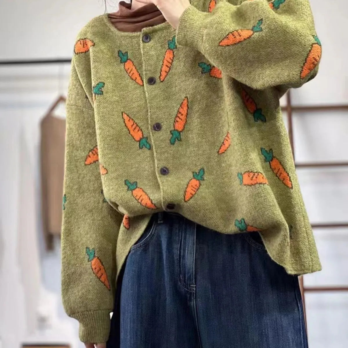 Loose fitting viscose cardigan with artistic colour contrast printing and round neck