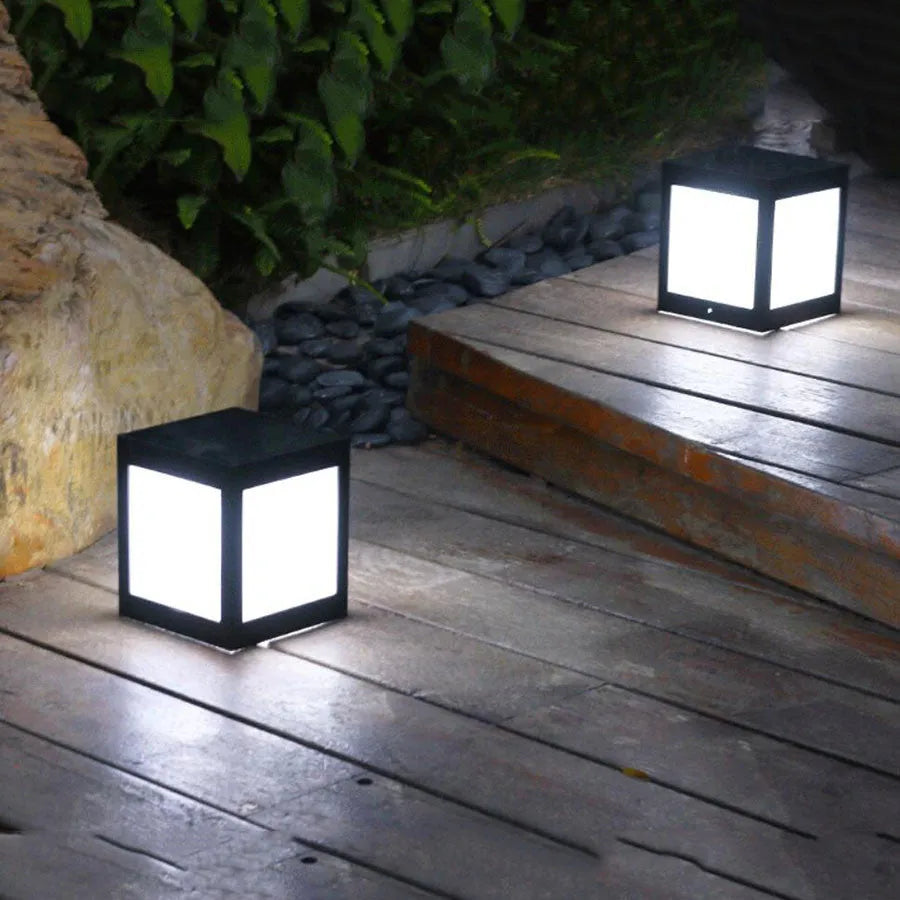 Solar garden lights for outdoor courtyard and lawn decoration with waterproof construction