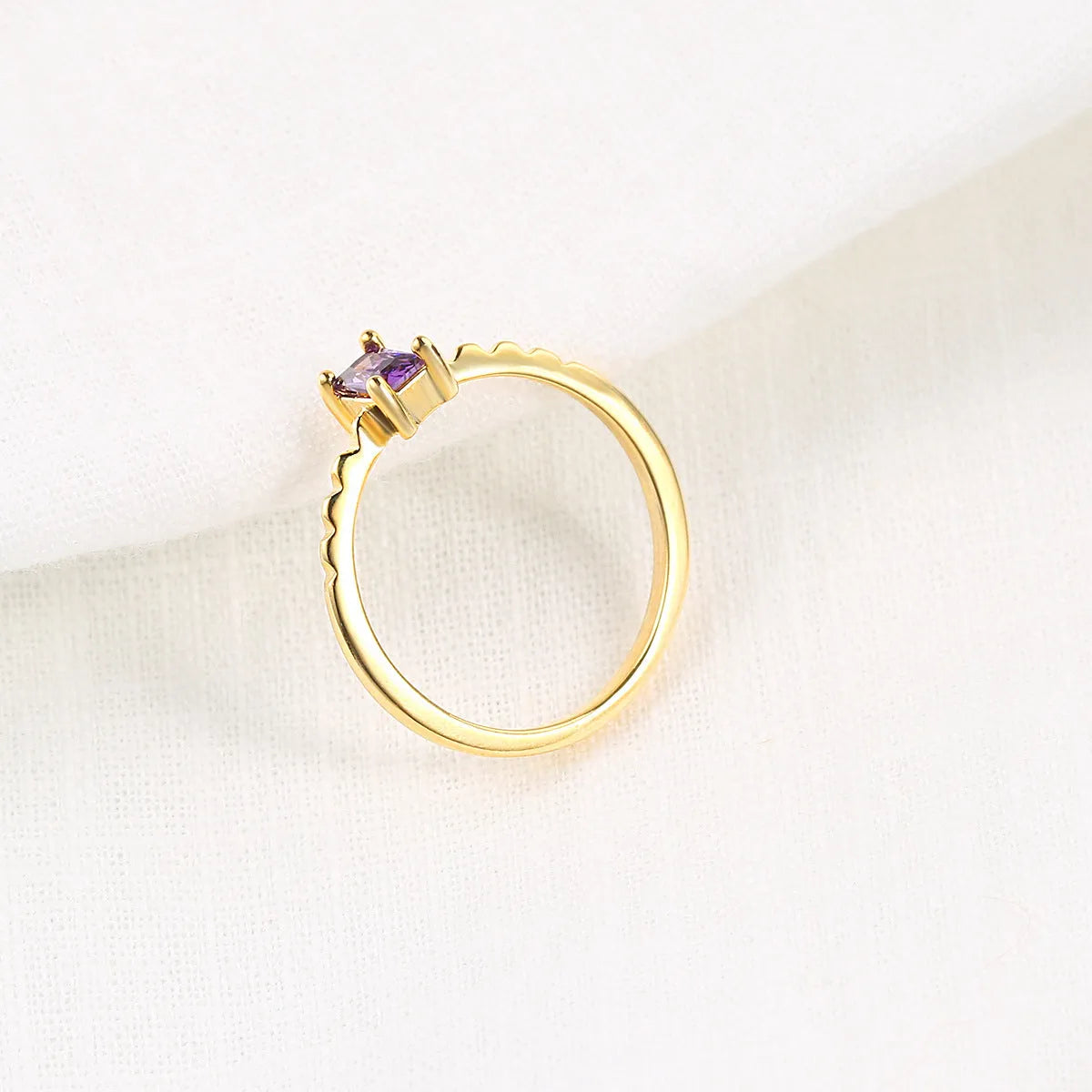 Women's thin copper ring with inlaid purple zircon, light yellow gold or platinum colour, sizes 5 to 10
