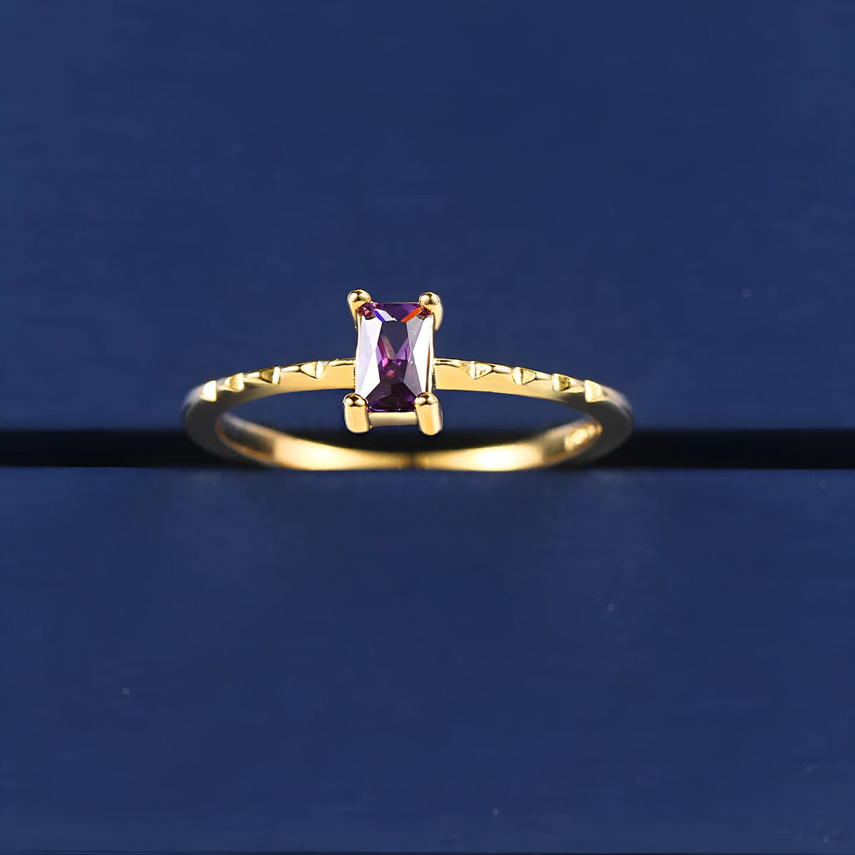 Women's thin copper ring with inlaid purple zircon, light yellow gold or platinum colour, sizes 5 to 10
