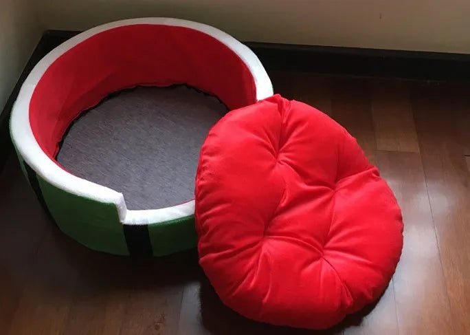 Watermelon bed made of Shu cotton for small pets with watermelon colour, available in three sizes