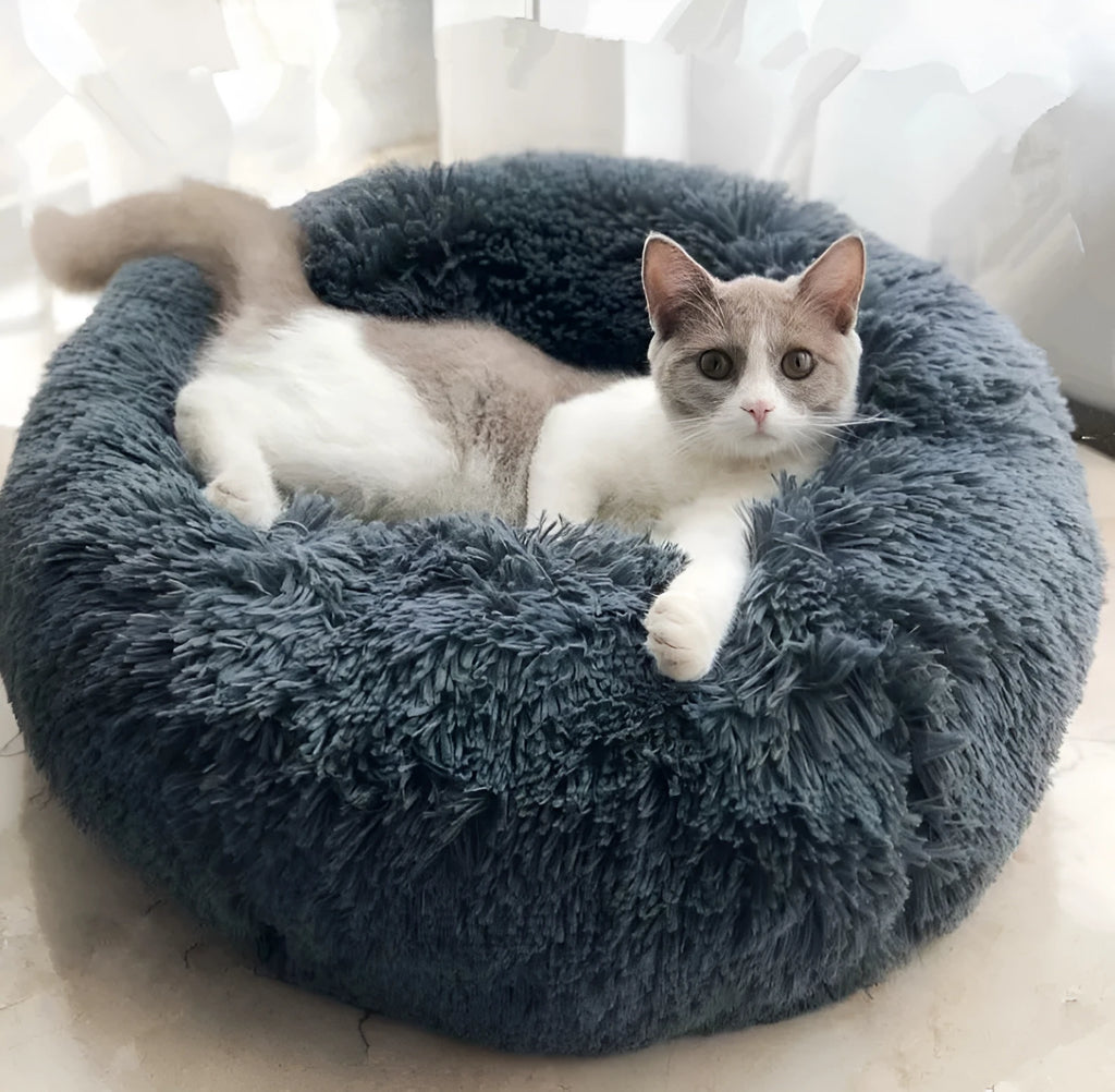 Round dog bed with waterproof non-slip plastic base and Oxford cloth dot top, available in grey beige and pink