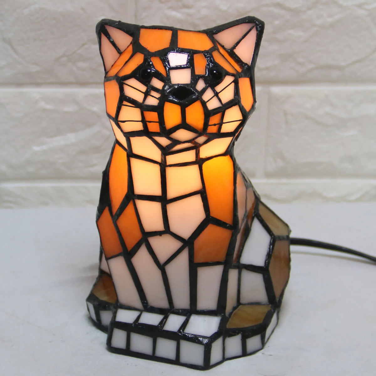 Animal-themed table lamp with Tiffany stained glass shade, 12.5cm wide and 17.8cm high, E12/E14 holder and 5W bulb