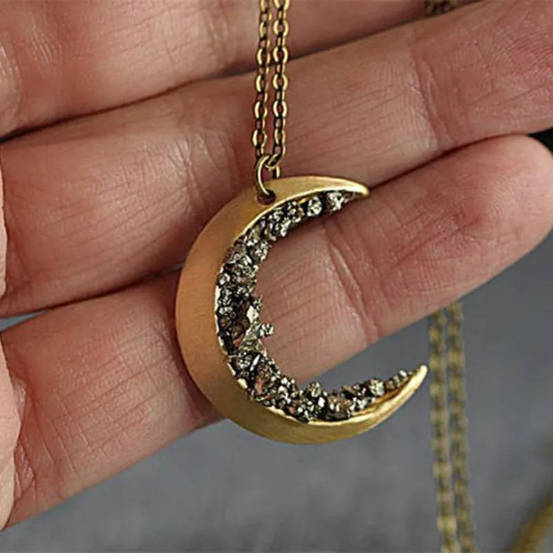 Ancient gold crescent necklace with broken crystal, 3.3cm pendant and 46+5cm adjustable alloy chain