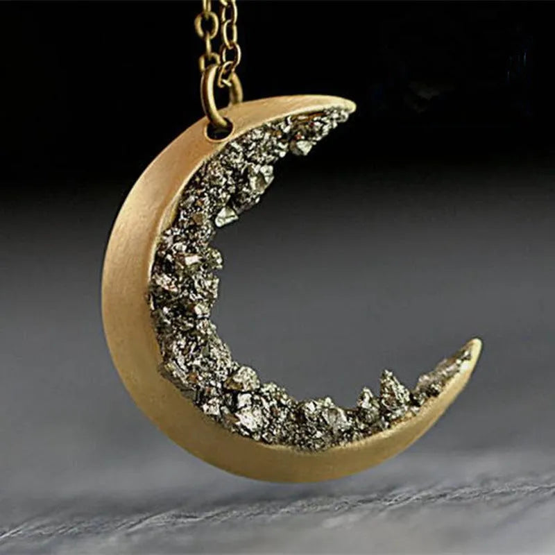 Ancient gold crescent necklace with broken crystal, 3.3cm pendant and 46+5cm adjustable alloy chain