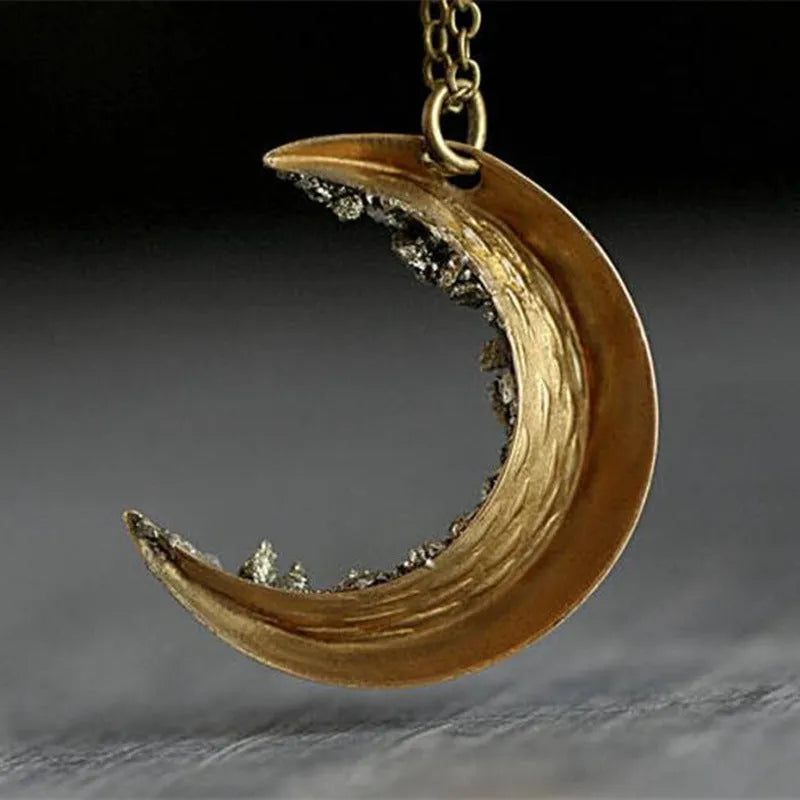 Ancient gold crescent necklace with broken crystal, 3.3cm pendant and 46+5cm adjustable alloy chain