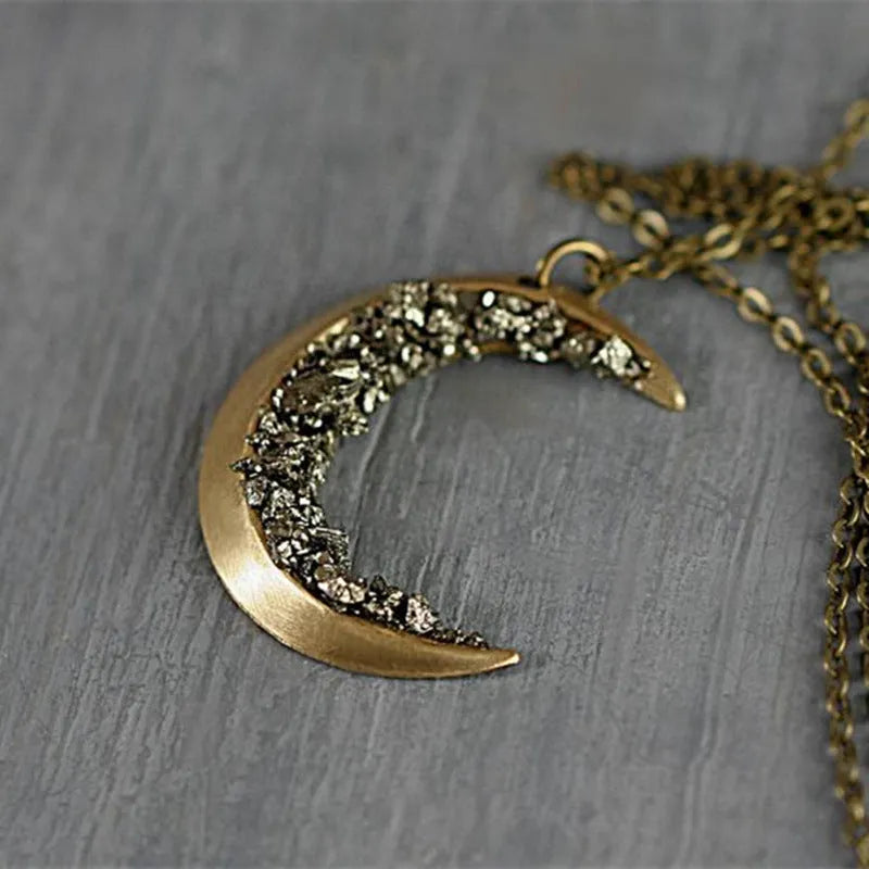Ancient gold crescent necklace with broken crystal, 3.3cm pendant and 46+5cm adjustable alloy chain