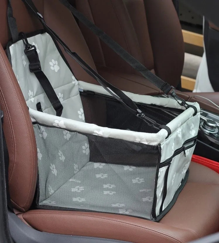 Breathable pet car bag in grey with zipper pocket and safety tether 40x30x25cm