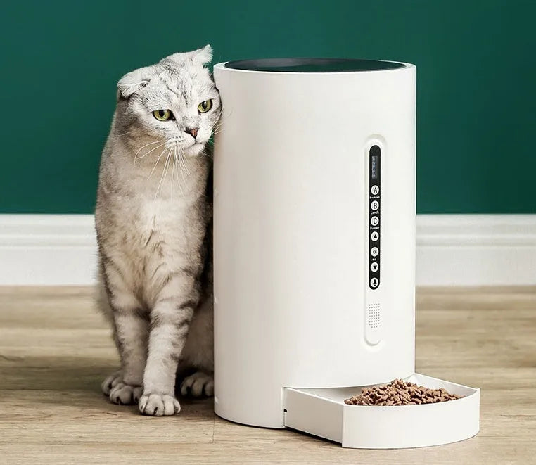 White ABS smart pet feeder with 4.6L granary and timing function, 38.3x22.3x22.3cm