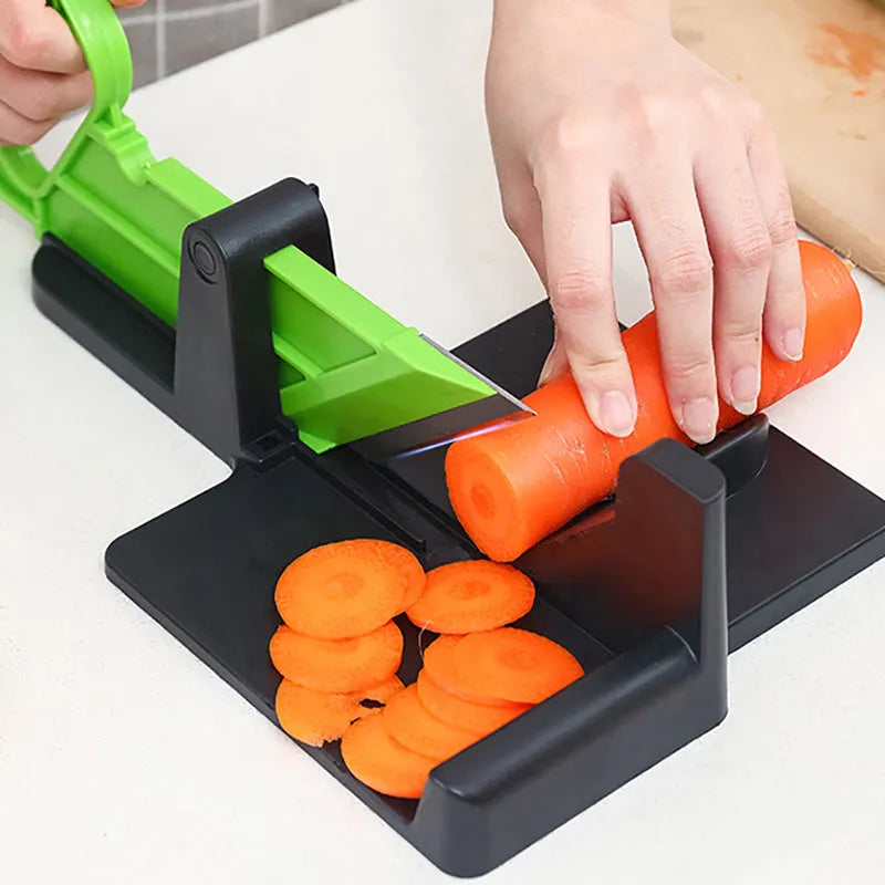 Green manual vegetable chopper with stainless steel cutting mechanism for potatoes and carrots