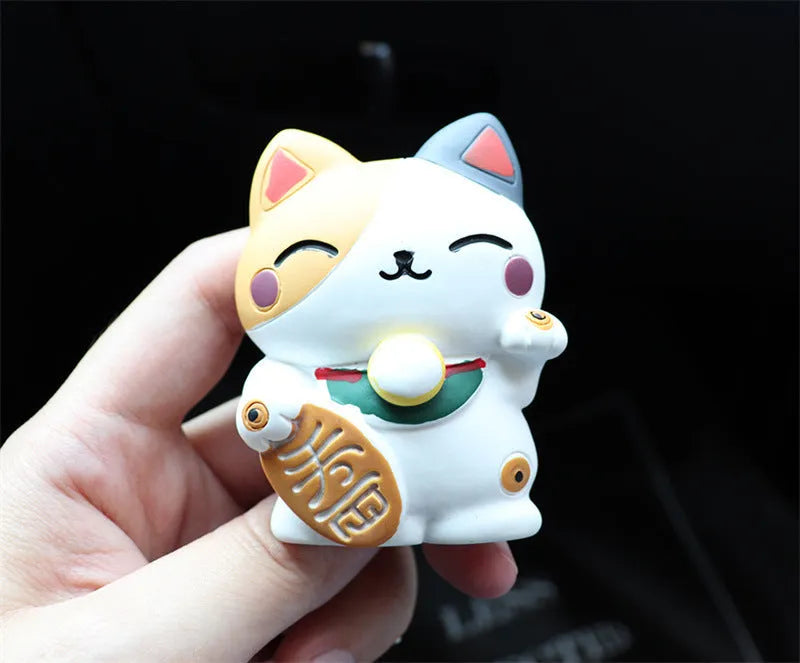 Resin cat car vent aromatherapy clip in black or white with aromatherapy cotton