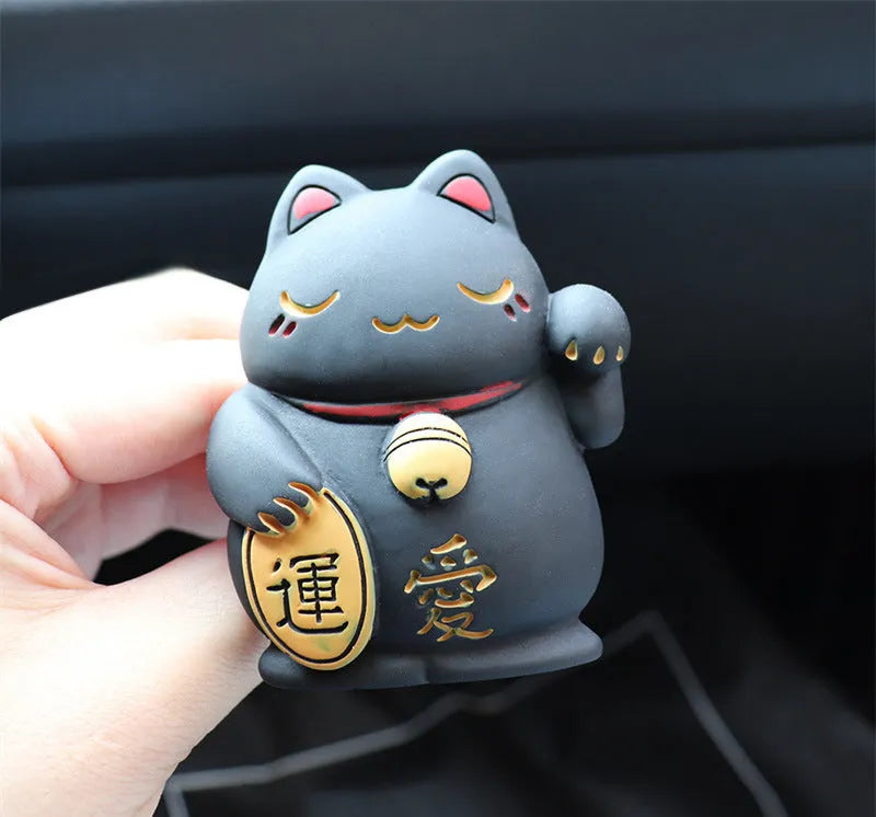 Resin cat car vent aromatherapy clip in black or white with aromatherapy cotton