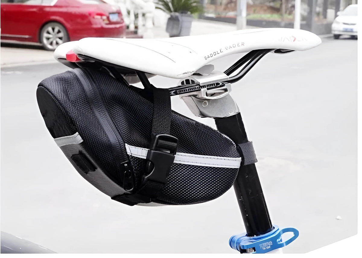 Bicycle saddle bag in black, red or blue, 600D material with reflective strip, 20cm long, 8cm high, 6cm wide
