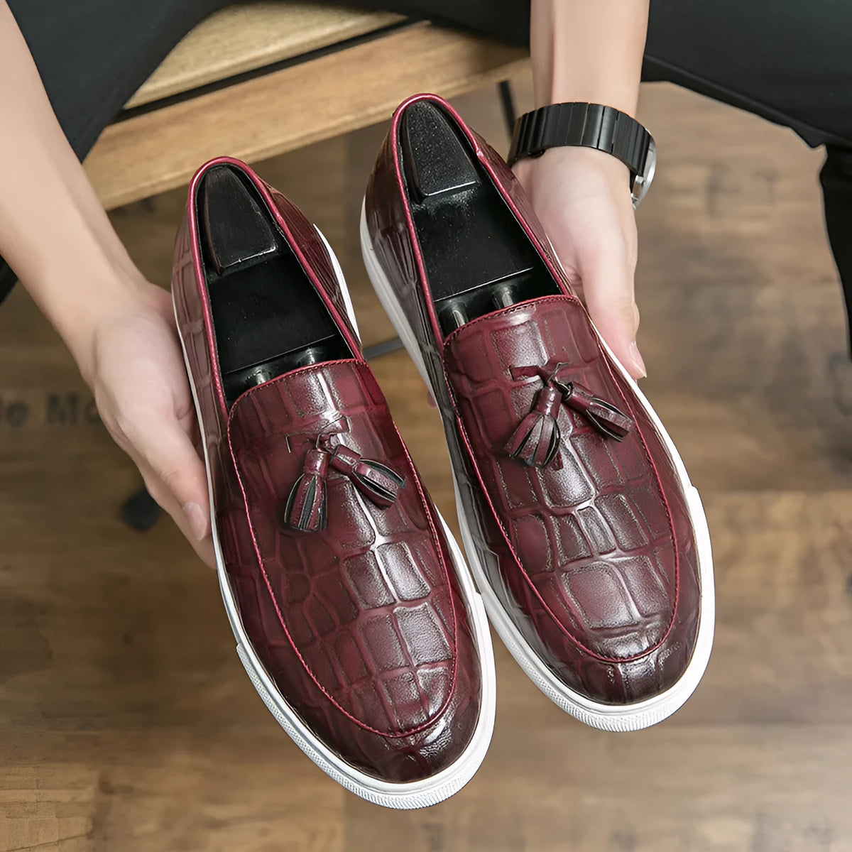 Men's business casual sneakers, artificial PU upper, rubber sole, black or wine red, sizes 38-47, low top with tassel detail.