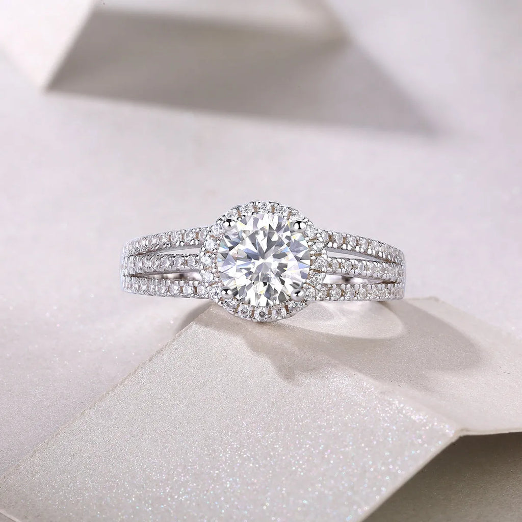1-carat moissanite wedding ring set in S925 silver with platinum plating, sizes 5-9, gift box and GRA certificate