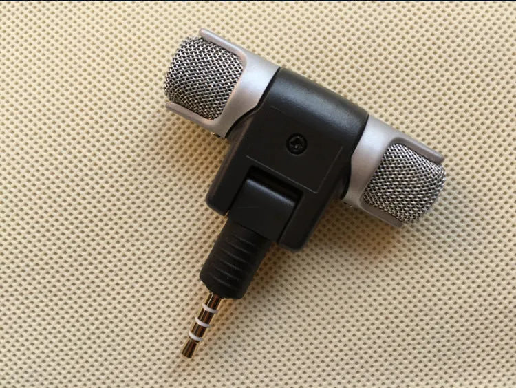 Mini wireless condenser microphone recorder for computer and camera use in black