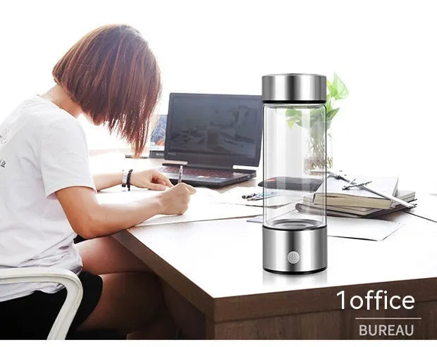 Hydrogen water bottle with electric generator in silver colour, borosilicate glass, 401-500ml capacity
