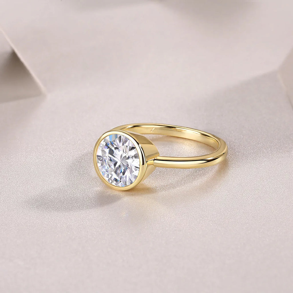 Time Foam round 9.0mm moissanite wedding ring set gold-plated S925 silver band on white background