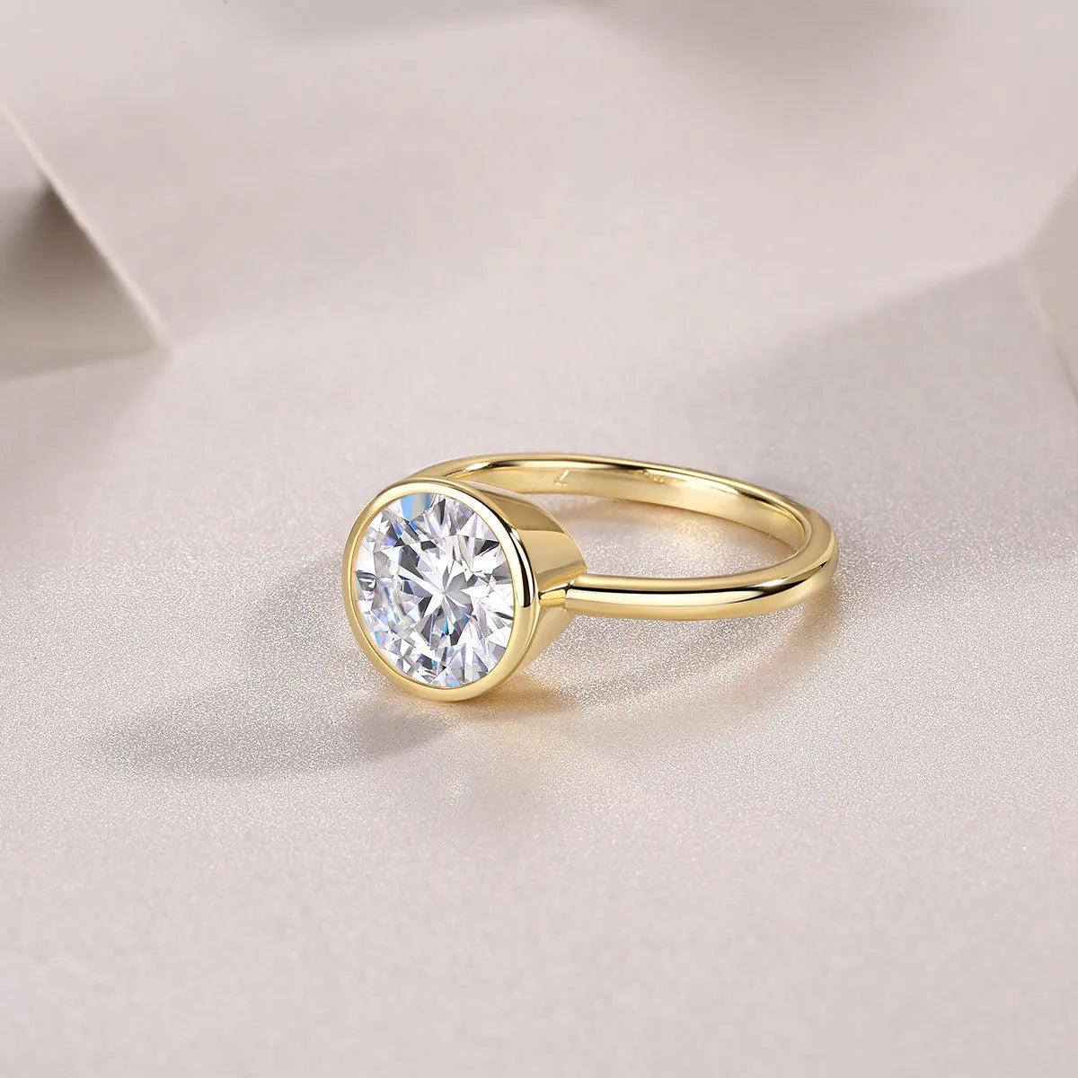 Time Foam round 9.0mm moissanite wedding ring set gold-plated S925 silver band on white background