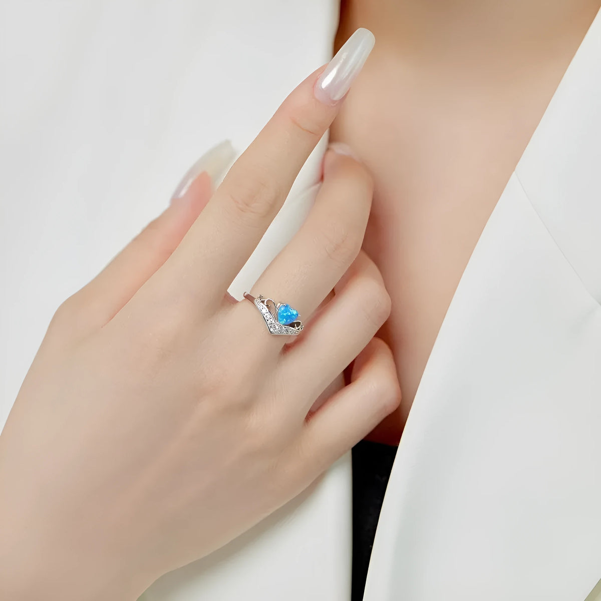 Silver simple women's ring with heart shape, available in sizes No 5 to No 9