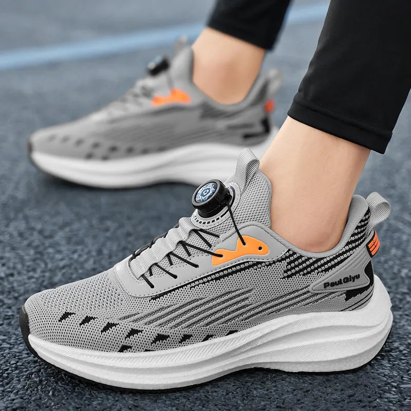 Men's low-top running shoes with rotating buckle and Fly-kit mesh in black, gray, or white-green colours