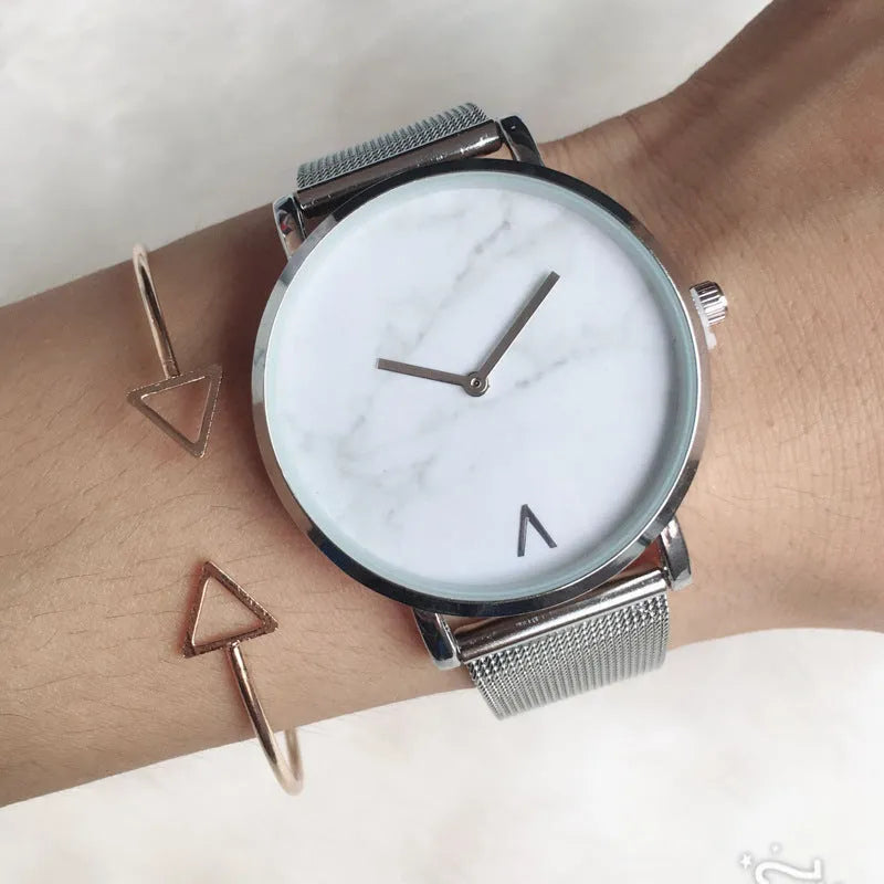 Quartz watch with wire mesh stainless steel strap, 40mm dial, single folding buckle, available in gold, rose gold, black, silvery.