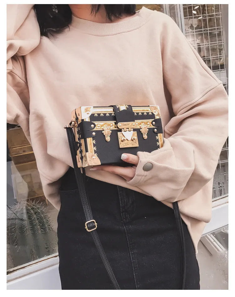 Hard structured women's shoulder bag in PU leather with single strap and flap design