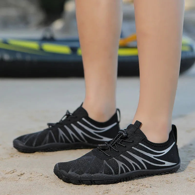 Breathable non-slip running shoes in black and white colour options, showing front lace-up design.