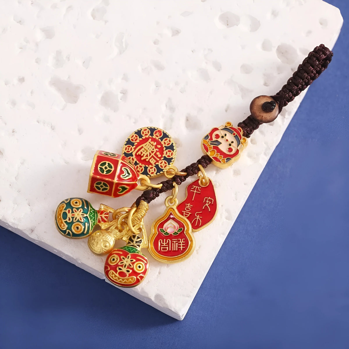 Vintage sand gold metal Pixiu keychain with God of Wealth coin charm for car keys and phone straps