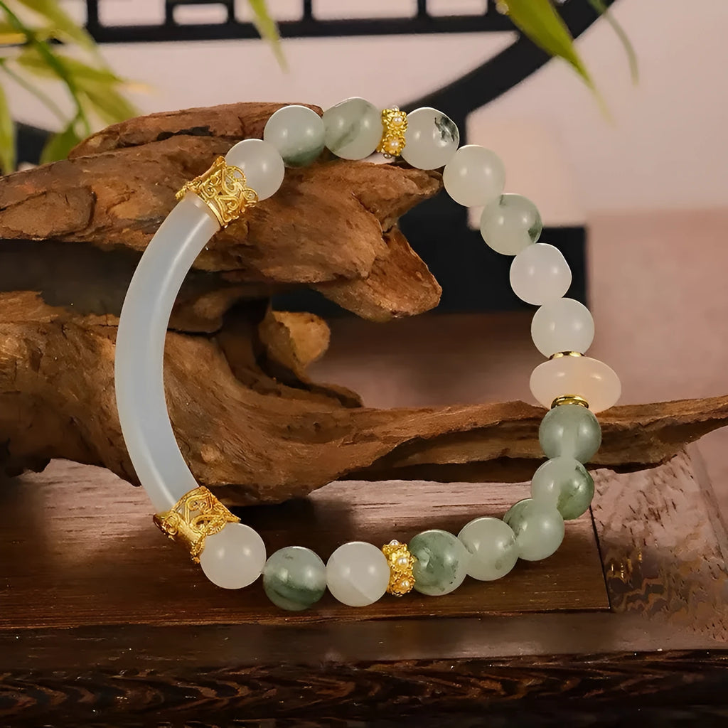 Emerald green Tian Shan Cui women's half bracelet with light green national style design.