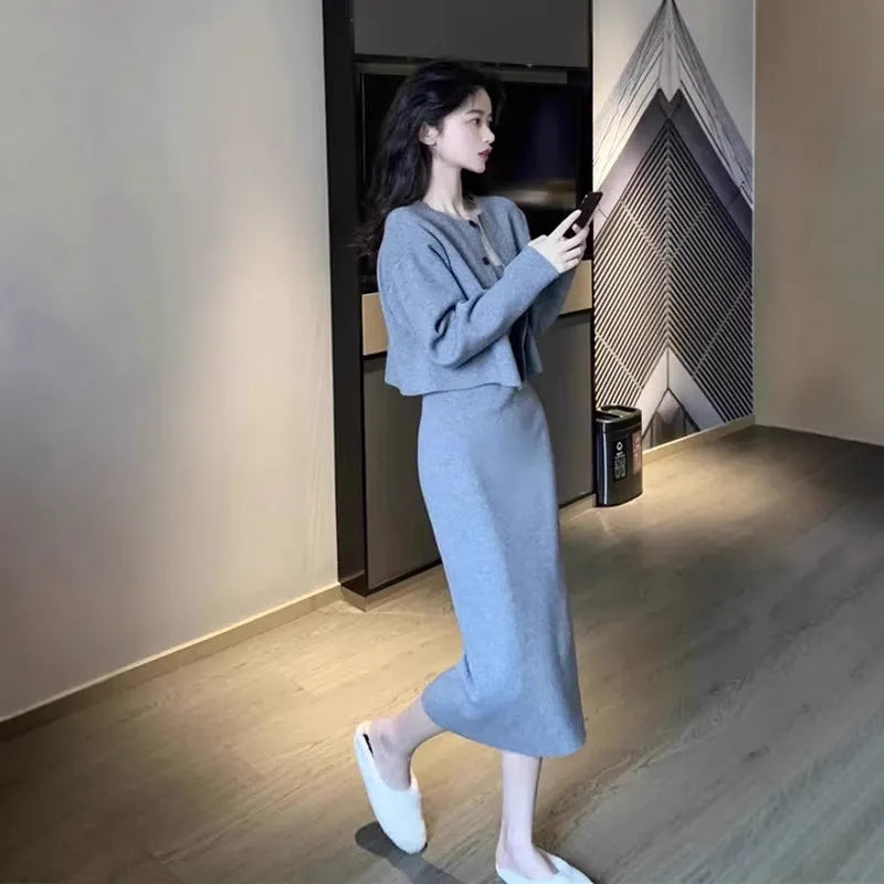 Gray slim fit knitted suspender dress two-piece set for women with long sleeves and shoulder strap detail